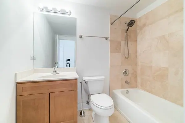 824 W Superior ST #307, Chicago, IL 60642