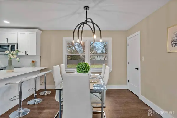 344 W Point AVE W, Franklin Twsp, NJ 08873