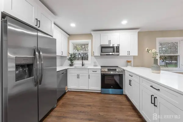 344 W Point AVE W, Franklin Twsp, NJ 08873