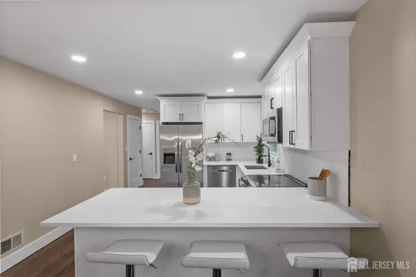 344 W Point AVE W, Franklin Twsp, NJ 08873
