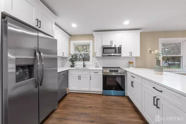 344 W Point AVE W, Franklin Twsp, NJ 08873