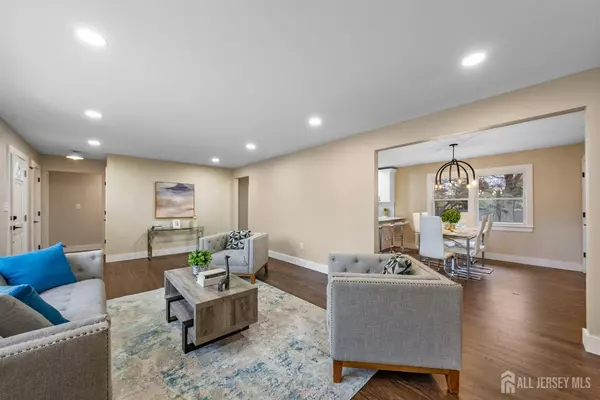 344 W Point AVE W, Franklin Twsp, NJ 08873