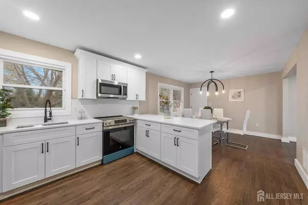 344 W Point AVE W, Franklin Twsp, NJ 08873