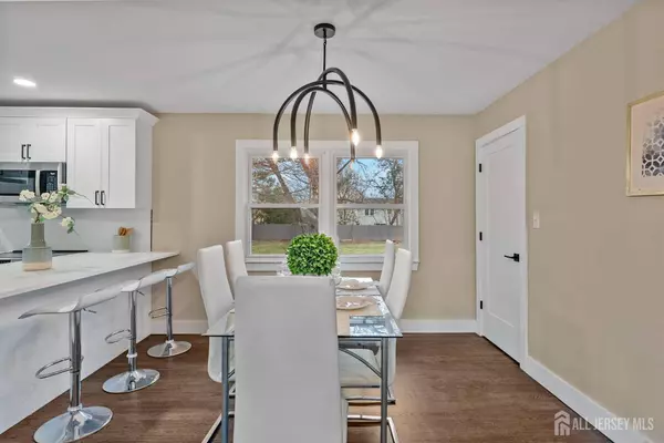 344 W Point AVE W, Franklin Twsp, NJ 08873