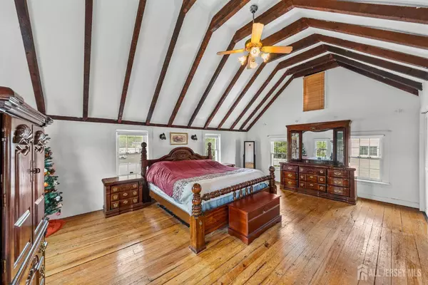 202 Ravine DR, Matawan, NJ 07747