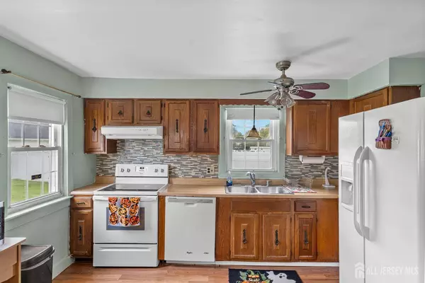 202 Ravine DR, Matawan, NJ 07747