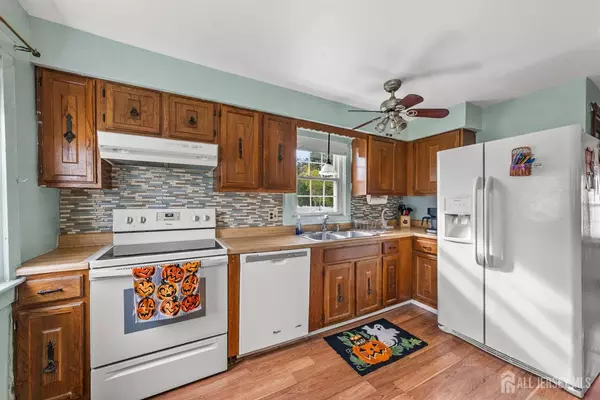 202 Ravine DR, Matawan, NJ 07747