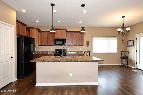 784 W LEADWOOD Avenue, San Tan Valley, AZ 85140