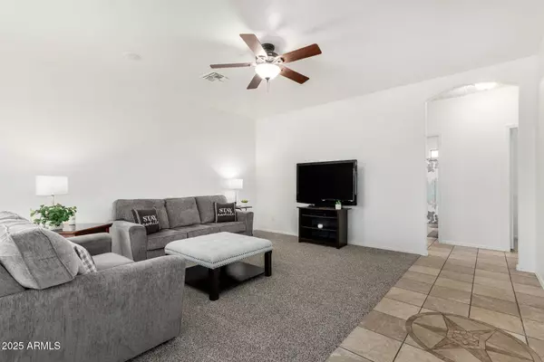 39242 N LUKE Circle, San Tan Valley, AZ 85140