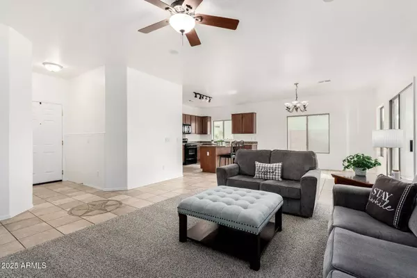 39242 N LUKE Circle, San Tan Valley, AZ 85140