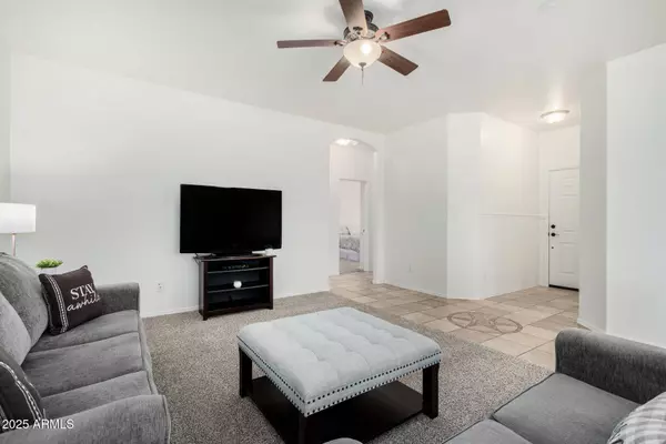 39242 N LUKE Circle, San Tan Valley, AZ 85140