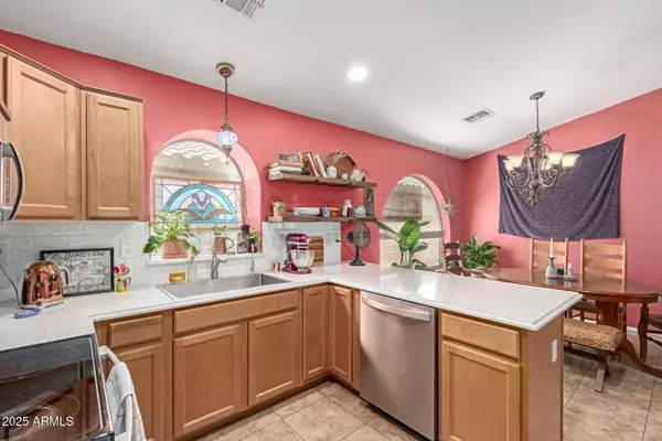 663 E DANIELLA Drive, San Tan Valley, AZ 85140