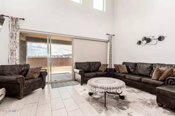 1522 W SABEL Court, San Tan Valley, AZ 85144