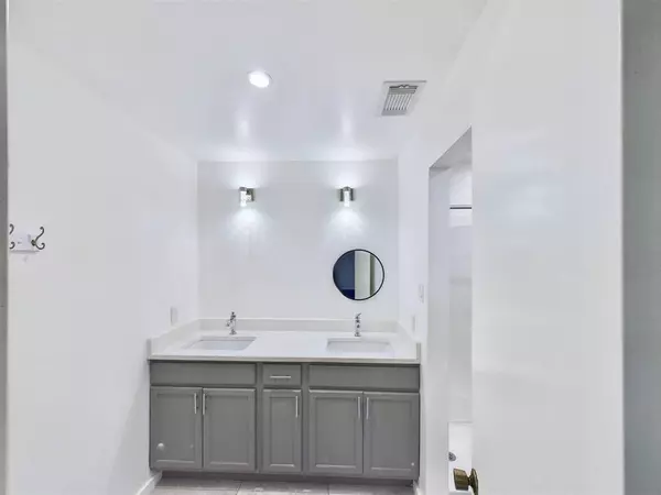 15603 Grovespring DR, Houston, TX 77068