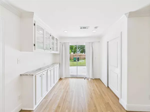 4927 Ward ST, Houston, TX 77021