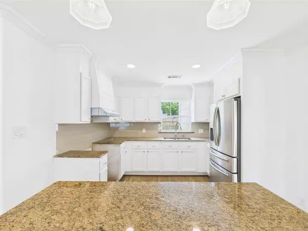 4927 Ward ST, Houston, TX 77021