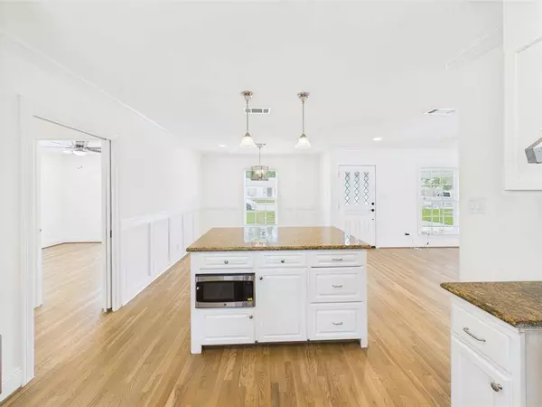 4927 Ward ST, Houston, TX 77021