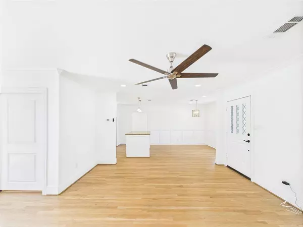 4927 Ward ST, Houston, TX 77021