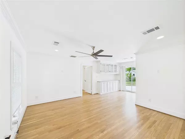 4927 Ward ST, Houston, TX 77021