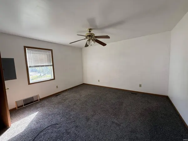 932 S Elliott ST, Evansville, IN 47713