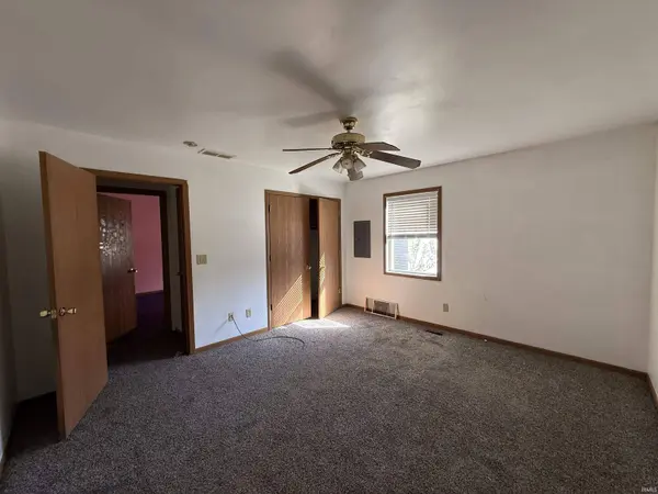 932 S Elliott ST, Evansville, IN 47713