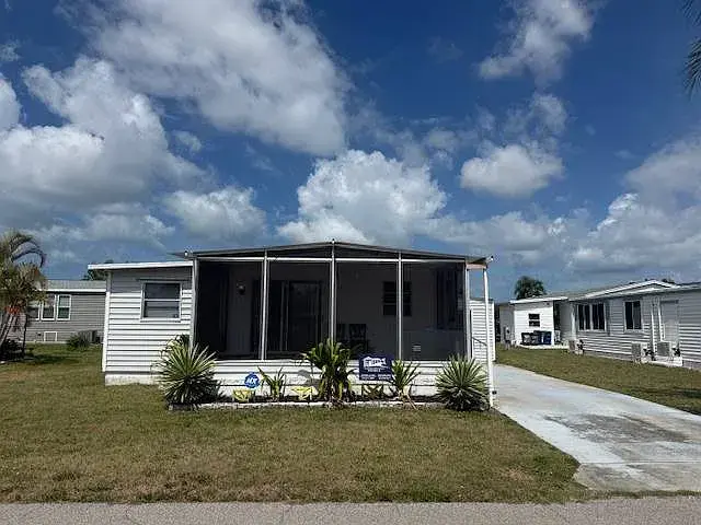 3827 Rhine St, Sarasota, FL 34234-5444