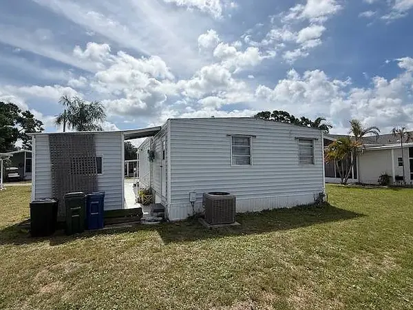 3827 Rhine St, Sarasota, FL 34234-5444