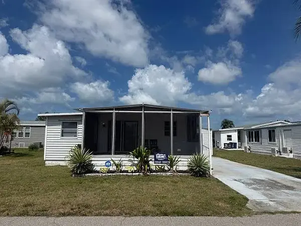 3827 Rhine St, Sarasota, FL 34234-5444