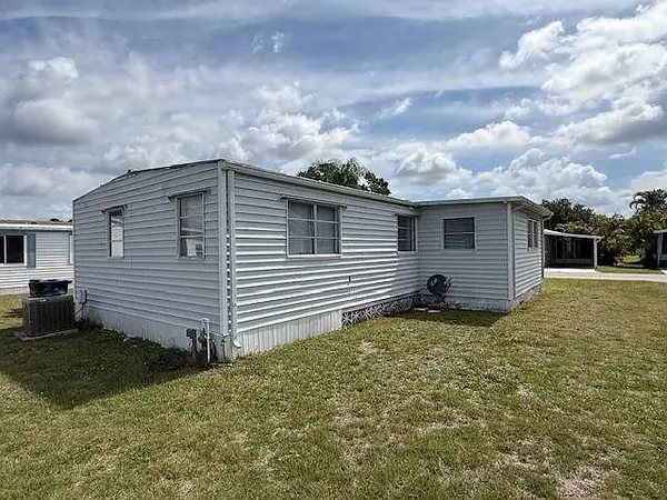 3827 Rhine St, Sarasota, FL 34234-5444