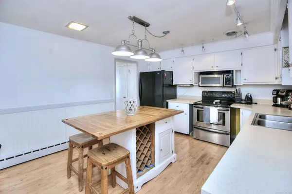 52 Live Oak Lane, Meriden, CT 06450