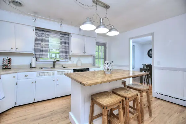 52 Live Oak Lane, Meriden, CT 06450