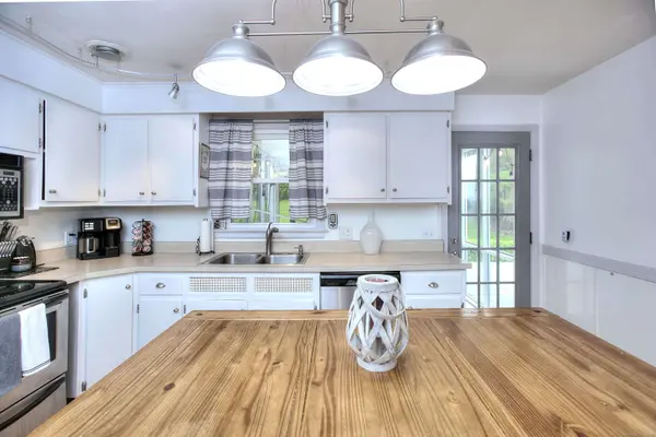 52 Live Oak Lane, Meriden, CT 06450