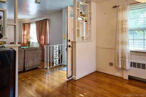 25 Lawncrest Road, New Haven, CT 06515