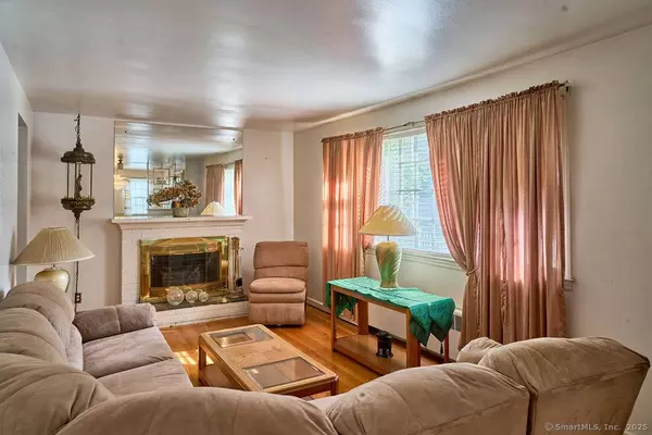 25 Lawncrest Road, New Haven, CT 06515