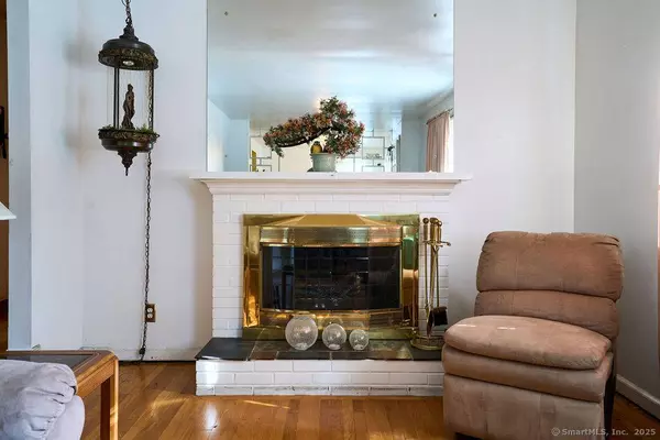 25 Lawncrest Road, New Haven, CT 06515