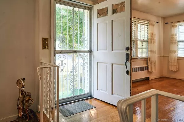 25 Lawncrest Road, New Haven, CT 06515