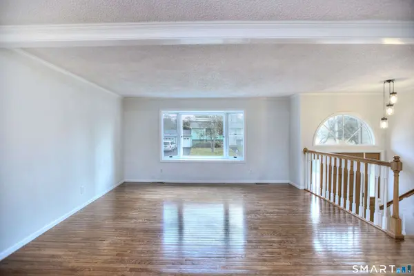 6 Vernon Court, Milford, CT 06461