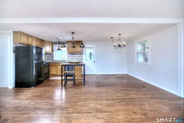 6 Vernon Court, Milford, CT 06461