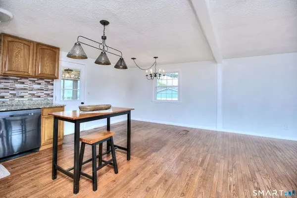 6 Vernon Court, Milford, CT 06461