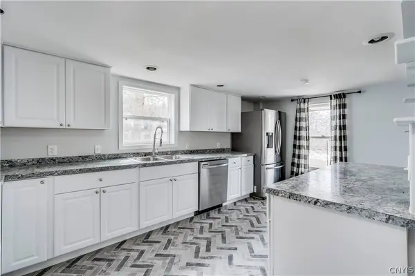 20 Garden RD, Philadelphia, NY 13673