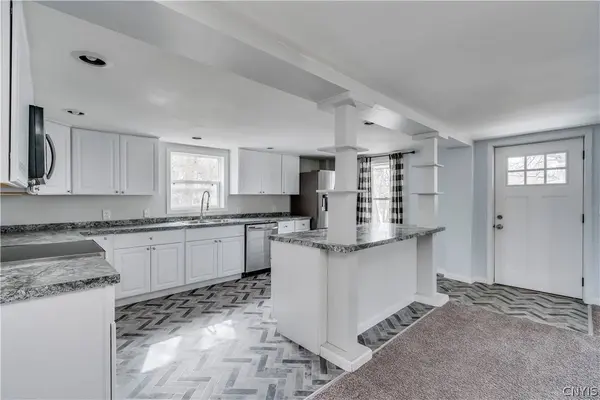 20 Garden RD, Philadelphia, NY 13673