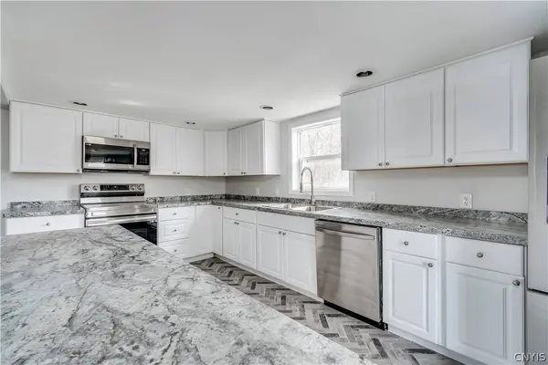 20 Garden RD, Philadelphia, NY 13673