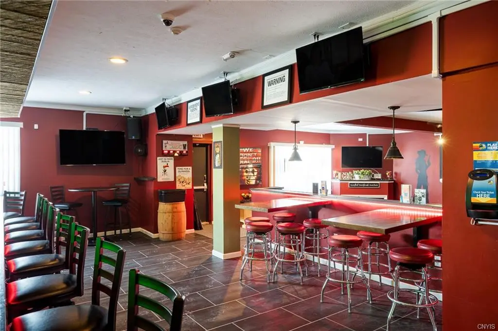 545 Arsenal St, Watertown, NY 13601-2435