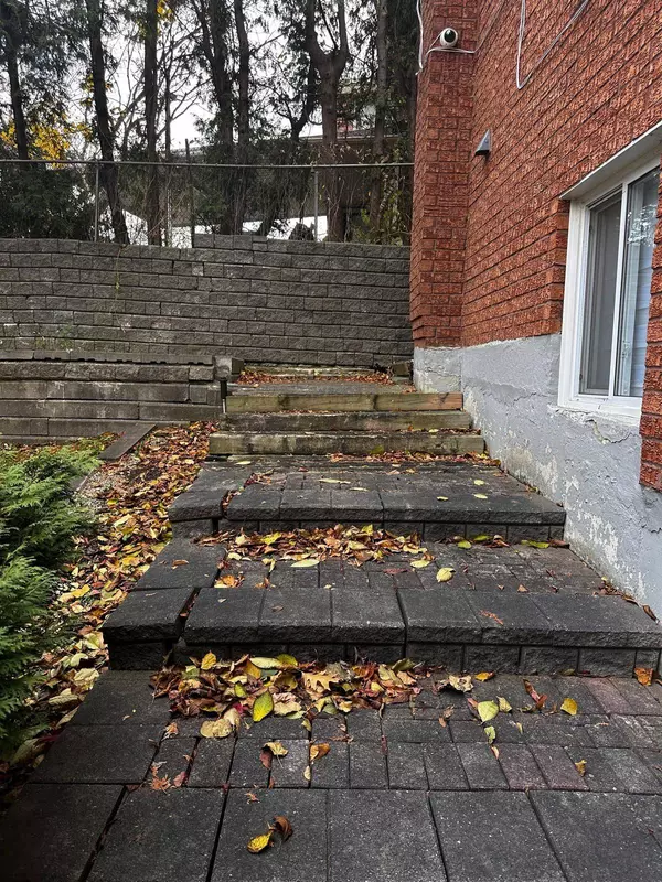 29 Moeller CT, Toronto E09, ON M1E 5C1