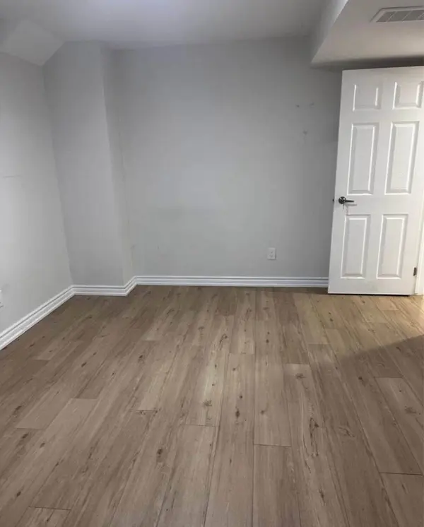 2407 Hibiscus DR, Pickering, ON L1X 0H2