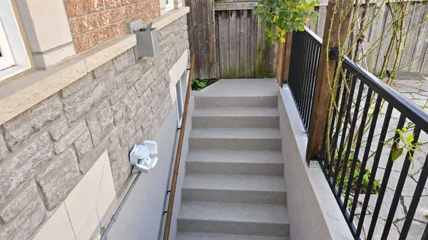 120 Valley Vista DR, Vaughan, ON L6A 0Z3