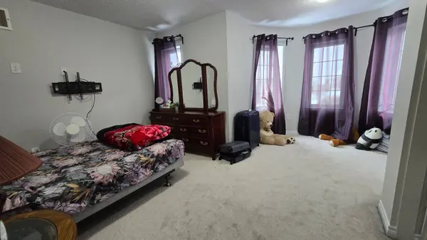 57 Leadenhall RD, Brampton, ON L7A 4G2