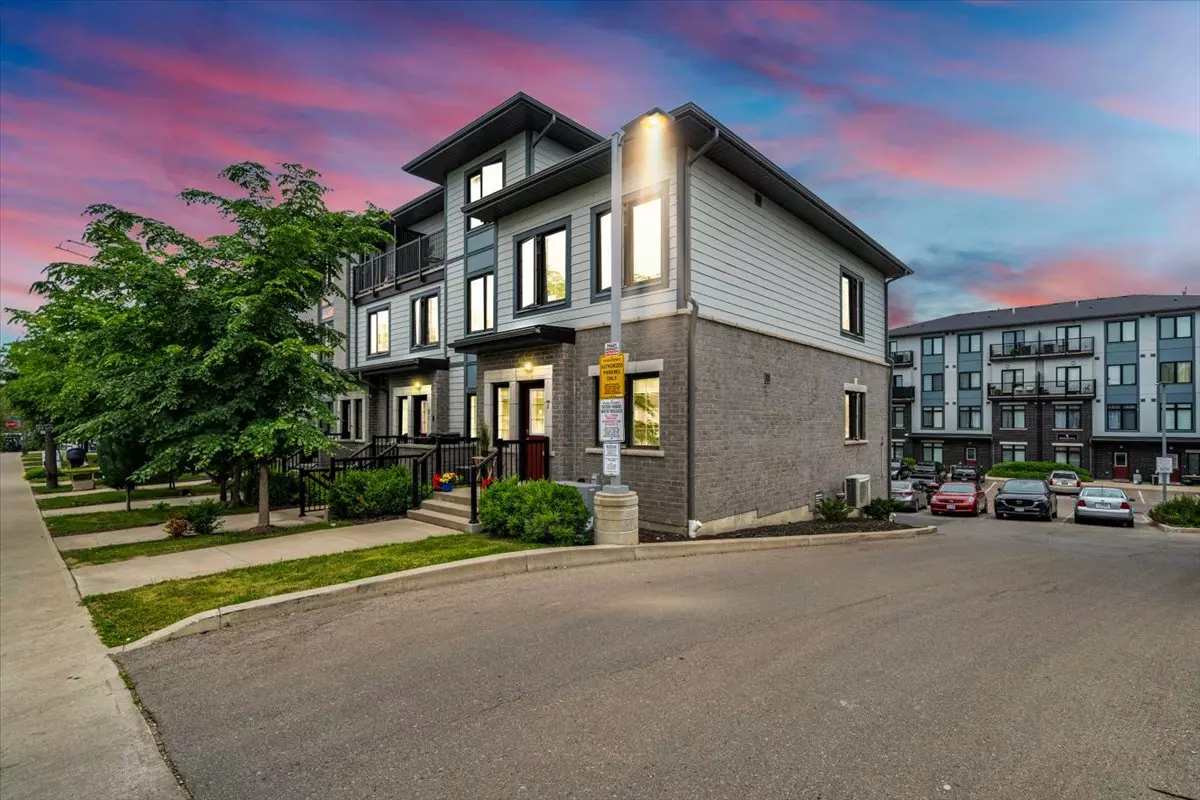 Toronto, ON M6M 0B5,7 Forbes Ave