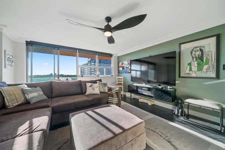 5949 Yonge St #1207, Toronto, ON M2M 3V7