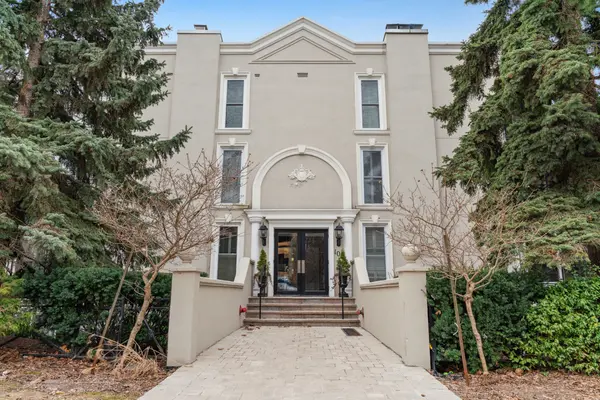 105 Heath St W #3, Toronto, ON M4V 1T5